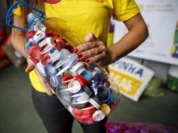 1699960264 programa de coleta de tampinhas plasticas para arrecadar fundos