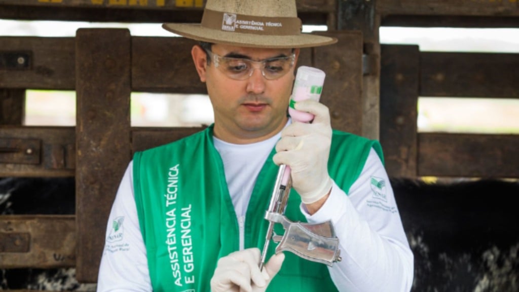 1704026020 465 vacinacao febre aftosa wenderson araujo cna 13.11.2023