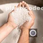 Polietileno de baixa densidade é plástico flexível usado em filmes, embalagens e cabos industriais.