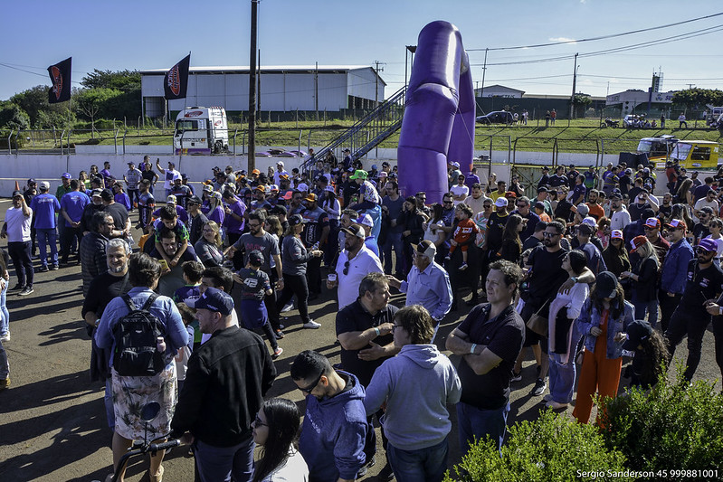 Parte do público aguardando a premiação dos vencedores da terceira etapa em Cascavel - Foto: Sergio Sanderson