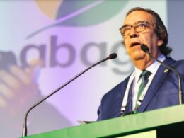 Agroalianças: o caminho para um futuro sustentável e inovador no setor agrícola de 2025. 13 Agroalianças: o caminho para um futuro sustentável e inovador no setor agrícola de 2025.