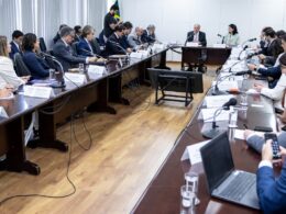 Alckmin discute tarifa dos EUA com Raízen, JBS, Weg, Embraer e Suzano