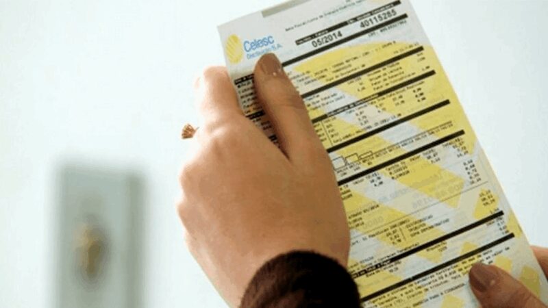 Analista da Fipe: conta de luz deve manter IPC em alta.