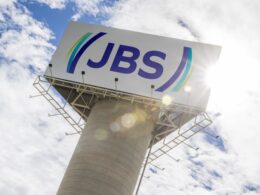 Dupla Listagem da JBS é aprovada em assembleia 10 Aqui estão algumas opções de títulos persuasivos e criativos para o blog, com base na informação "Dupla Listagem da JBS é aprovada em assembleia":
1. JBS Global: O Que a Dupla Listagem Significa Para Seu Bolso?
2. A Dupla Listagem da JBS Destravada: Prepare-se Para as Mudanças!
3. JBS Na Bolsa Americana: Oportunidade de Ouro ou Armadilha?
4. JBS Abre Capital Nos EUA: Impacto Direto Nos Seus Investimentos.
5. Dupla Listagem da JBS: Guia Definitivo Para Investidores Inteligentes.
6. JBS Mais Forte: Como a Dupla Listagem Beneficia a Empresa (e Você?).
7. JBS nos EUA: Desvendando os Segredos da Dupla Listagem Aprovada.
8. Rumo a Wall Street: Decifrando a Estratégia da JBS Na Bolsa Americana.