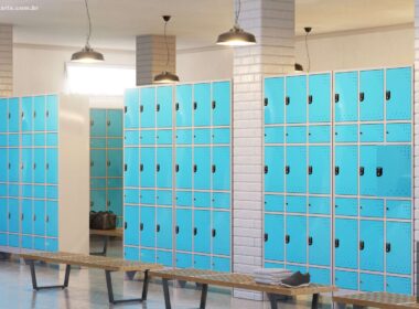 Armário de Plástico PEAD 4 Portas: Como Evitar Desgaste Prematuro em Ambientes Hostis