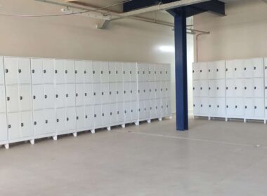 Armário para Vestiário com Pés em Polipropileno: Estabilidade que o Aço Não Garante