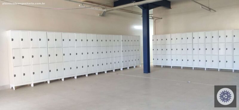 Armário para Vestiário com Pés em Polipropileno: Estabilidade que o Aço Não Garante