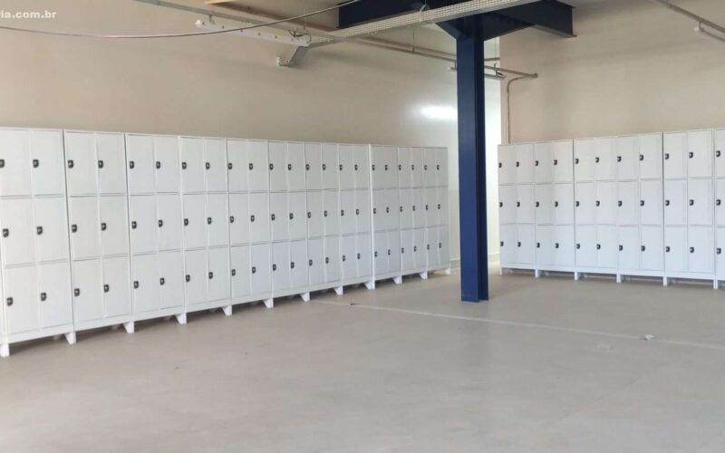 Armário para Vestiário com Pés em Polipropileno: Estabilidade que o Aço Não Garante