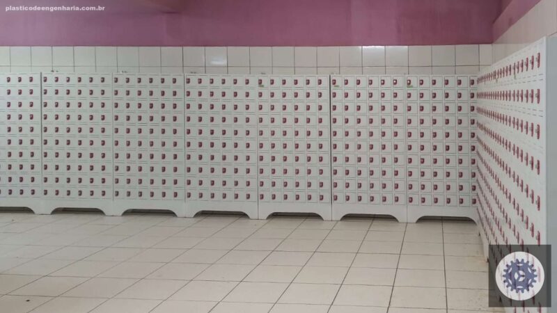 Armário de Plástico PEAD 16 Portas: Organização sem Complicação para Grandes Equipes