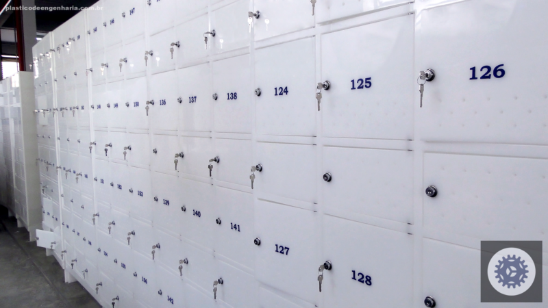 Armários Modulares para Vestiário: Como o Plástico PEAD Facilita a Personalização