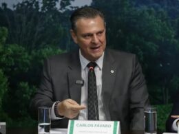 Atualizações do governo sobre Influenza Aviária informam medidas essenciais para proteção da saúde pública.