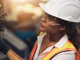 aumenta a presenca feminina na industria uma tendencia em crescimento