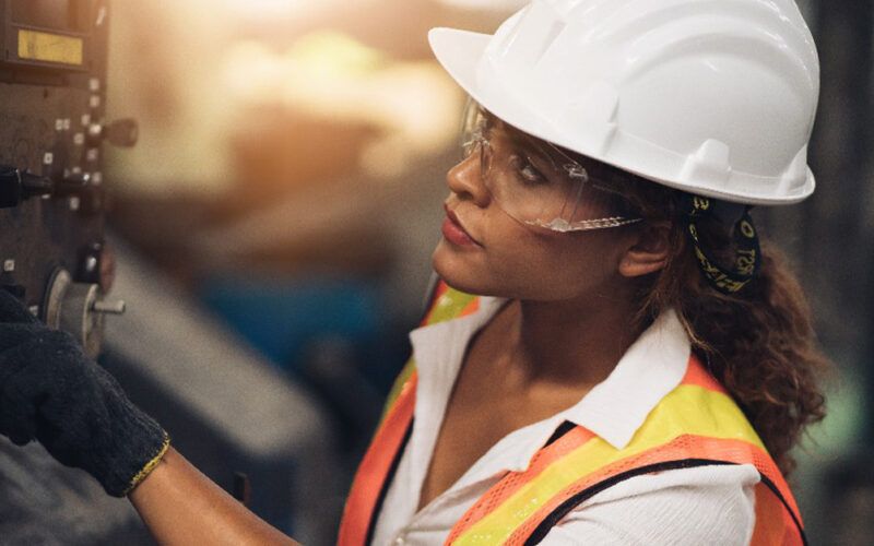 aumenta a presenca feminina na industria uma tendencia em crescimento