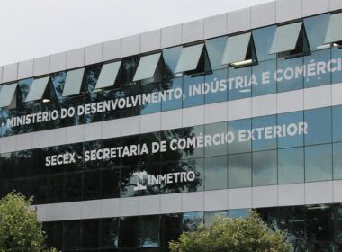 aumento da tarifa de importacao impacta o setor de plasticos