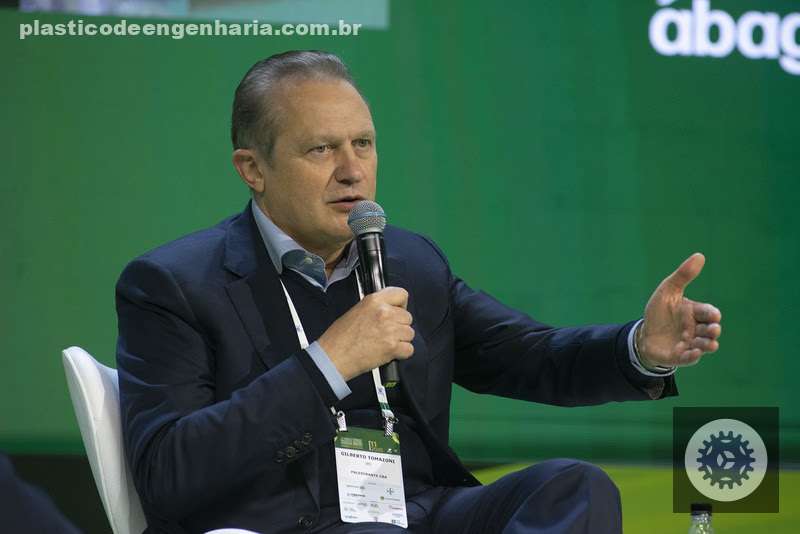 Brasil alimenta o futuro: JBS revela o plano para energia e comida sustentáveis.