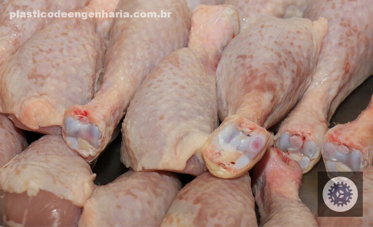Brasil fortalece mercado externo com a reabertura da Jordânia e Kuwait para exportação de frango, impulsionando as vendas.