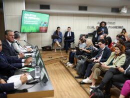 Brasil fortalece sua segurança sanitária contra a Influenza Aviária com práticas transparentes e eficazes. 11 brasil fortalece sua seguranca sanitaria contra a influenza aviaria com