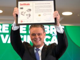 Brasil ganha destaque global ao ser reconhecido pela OMSA como livre de Febre Aftosa, impulsionando a agropecuária nacional. 17 Brasil ganha destaque global ao ser reconhecido pela OMSA como livre de Febre Aftosa, impulsionando a agropecuária nacional.