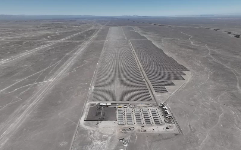 Brasil tem potencial para se destacar na produção de baterias, mas precisa de regulação eficaz, afirma Atlas Renewable Energy.