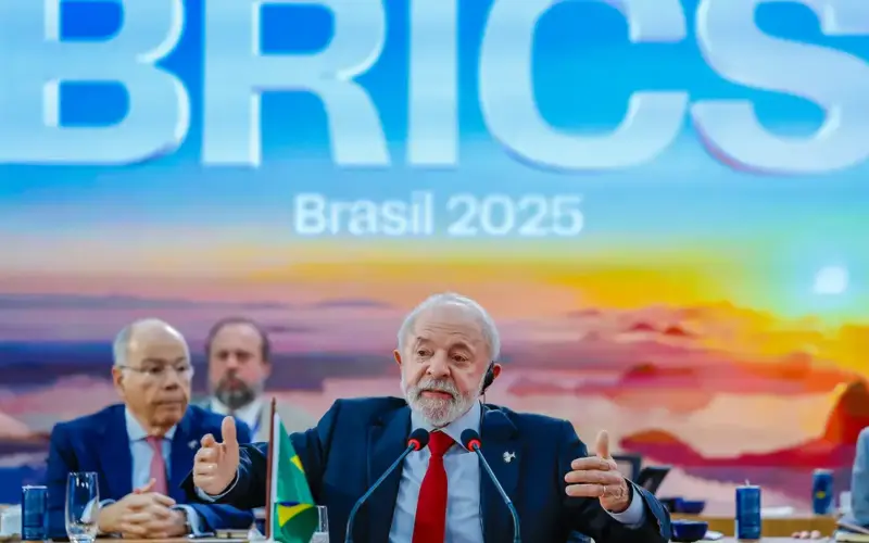 Brics defende uso de fósseis e cobra apoio financeiro de países ricos para energia limpa.
