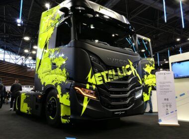 Banda Metallica vai usar caminhões Iveco S-Way personalizados em turnê pela Europa