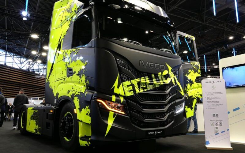Banda Metallica vai usar caminhões Iveco S-Way personalizados em turnê pela Europa