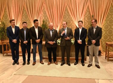 Casamento coletivo da Lar Cooperativa reúne recorde de casais com cerimônia completa e economia para as famílias