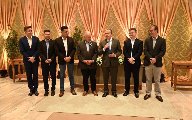 Casamento coletivo da Lar Cooperativa reúne recorde de casais com cerimônia completa e economia para as famílias