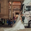 Empresário faz casamento dos sonhos dando destaque a caminhões exclusivos