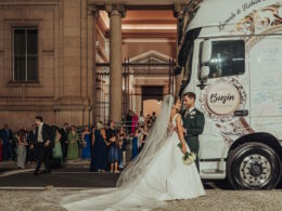 Empresário faz casamento dos sonhos dando destaque a caminhões exclusivos
