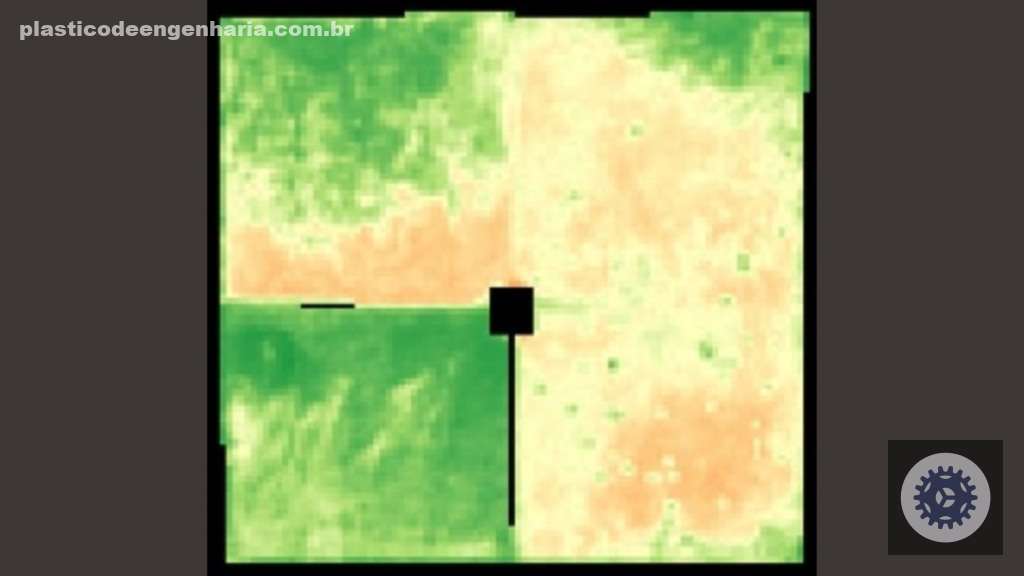 Cerca elétrica ideal: aprenda a calcular piquetes e distâncias para manter seu gado seguro e saudável 3 Imagem de satélite mostra o pasto rotacionado de 4 piquetes grandes com bebedouro no centro e o capim degradando só centro para fora. Foto: Reprodução