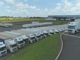 Oportunidade para caminhoneiros: Transportadoras procuram profissionais para atuarem em diferentes regiões do país
