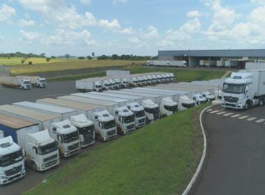 Oportunidade para caminhoneiros: Transportadoras procuram profissionais para atuarem em diferentes regiões do país