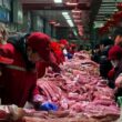 China adia importação de carne suína da UE, impactando mercado e oportunidades para produtores brasileiros.