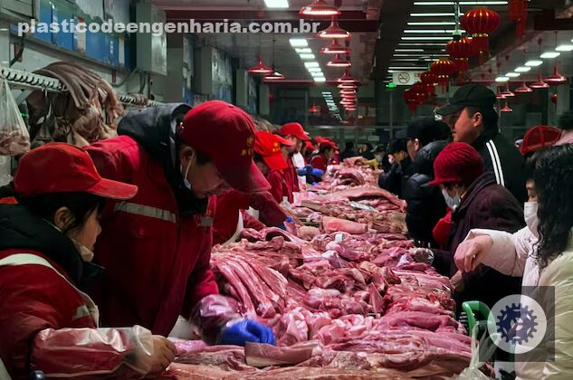 China adia importação de carne suína da UE, impactando mercado e oportunidades para produtores brasileiros.