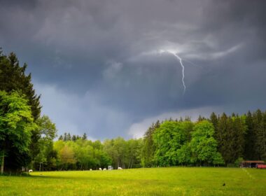 Chuva intensa até 15 de abril: descubra as regiões que podem receber até 200 mm de água e prepare-se para o clima