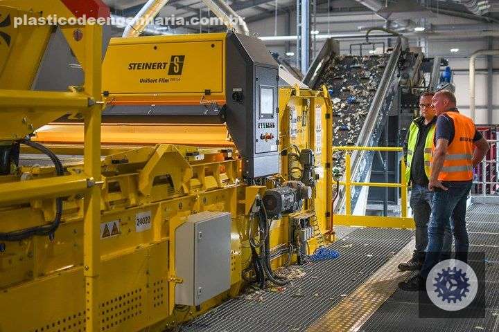 Máquina Steinert Unisort Film EVO 5.0 em operação.