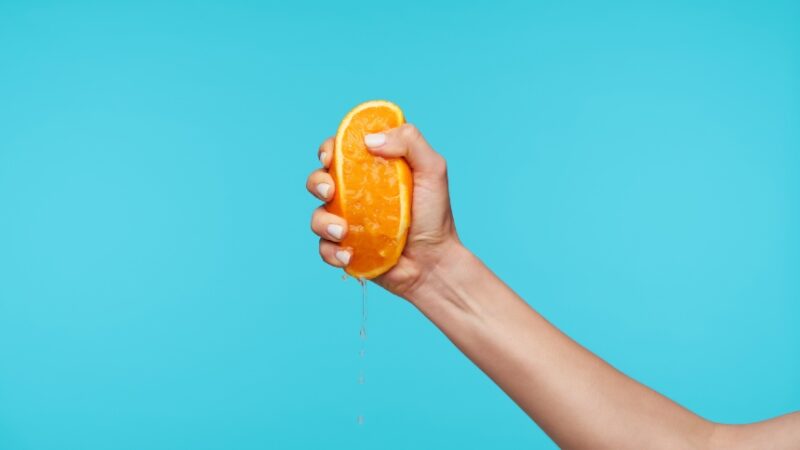 como a industria do suco de laranja esta enfrentando o