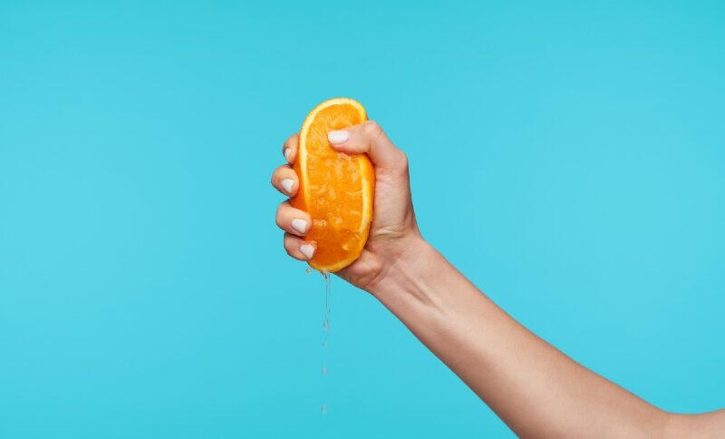 como a industria do suco de laranja esta enfrentando o