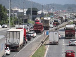 Como Reduzir Drasticamente Acidentes com Caminhões no Carnaval: Estratégias Essenciais para Motoristas e Empresas nas Estradas 13 Acidentes com caminhões: aumento de ocorrências graves mostra a importância de boas práticas nas estradas durante o Carnaval