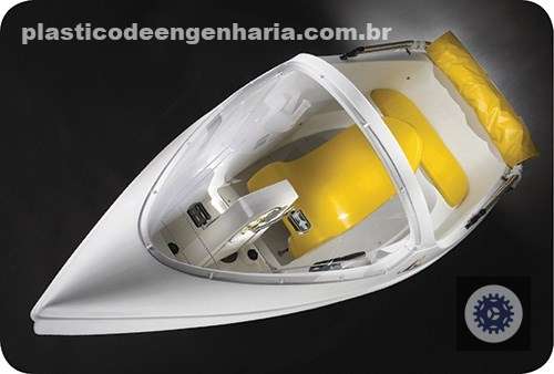conheca o barco rotomoldado que negoceia desempenho e seguranca