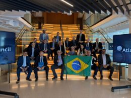 Cooperativismo catarinense fortalece laços com os EUA, impulsionando oportunidades e intercâmbio de conhecimento. 11 Cooperativismo catarinense fortalece laços com os EUA, impulsionando oportunidades e intercâmbio de conhecimento.