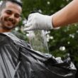 Copo de plástico 100% reciclável com embalagem rastreável e programa de troca por materiais escolares sustentável