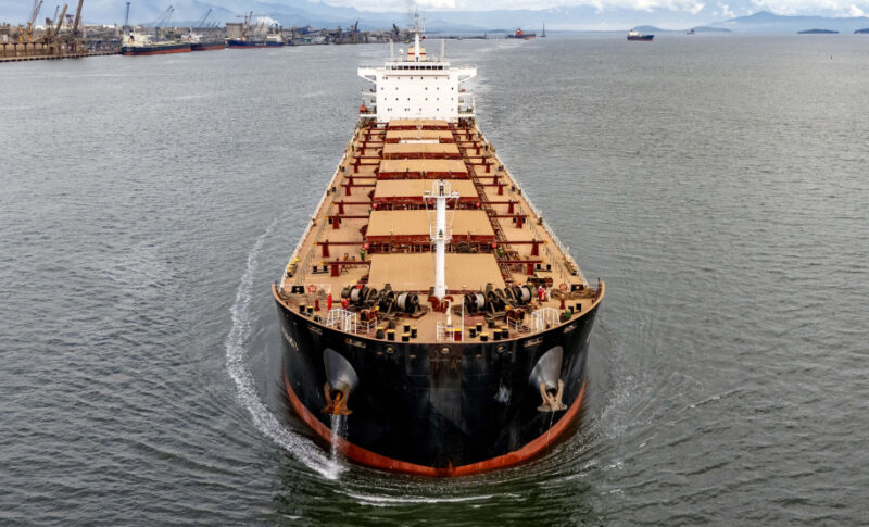 Crescimento de 6,8% nos portos do Paraná impulsiona oportunidades de negócios e eficiência logística no setor.