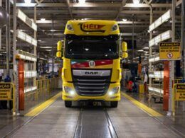 DAF alcança a marca de 40 mil caminhões produzidos no Brasil e faz entrega especial