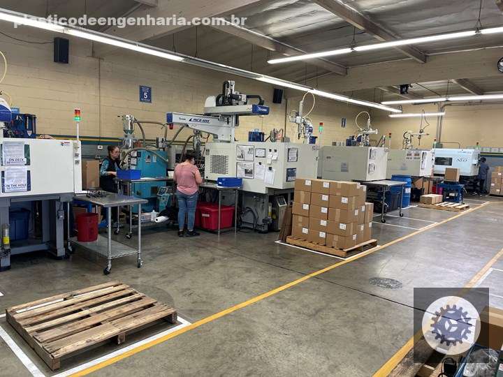 Precision Molded Plastics injection molding machines