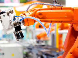 descubra como robos estao revolucionando a industria do plastico com