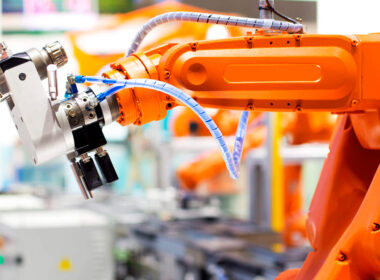 descubra como robos estao revolucionando a industria do plastico com