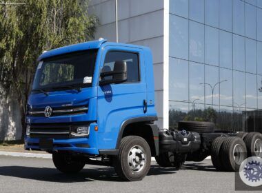 descubra o novo volkswagen delivery 13180 6x2 potencia e versatilidade scaled