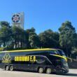 Criciúma Esporte Clube usa ônibus Scania personalizado com suas cores para transporte entre jogos